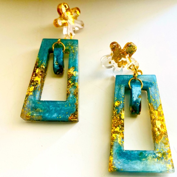 Isadora - Picture 3 of 9